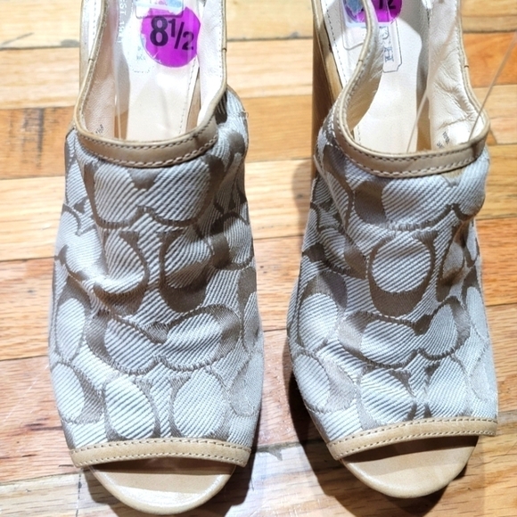 Coach Janet Sandals - Picture 2 of 7